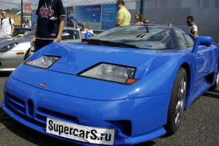 Illustration for article titled Bugatti EB110 Crashed In Moscow